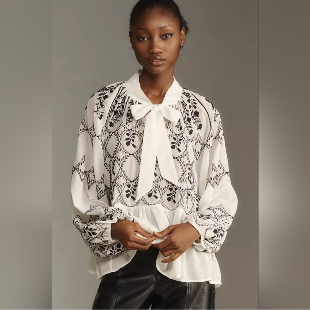 ANTHROPOLOGIE WHITE BLACK EMBROIDERED SHEER LONG SLEEVE TIE NECK BLOUSE SIZE M